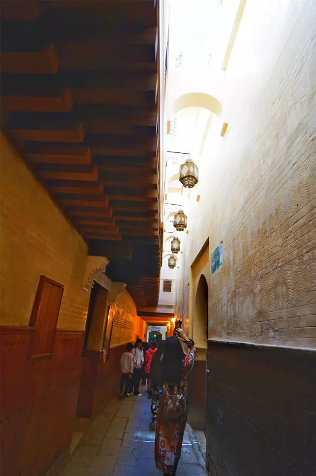 世界第一所大學就在非洲這座古城,遊客:走進來就迷路