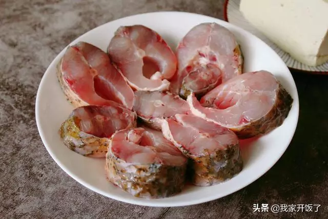 魚燉豆腐,教你一招,不腥又入味!營養高味道鮮,吃到湯汁也不剩
