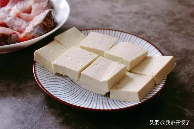 魚燉豆腐,教你一招,不腥又入味!營養高味道鮮,吃到湯汁也不剩
