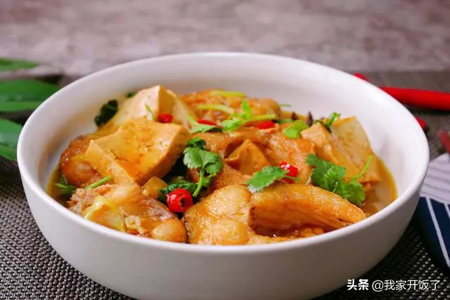 魚燉豆腐,教你一招,不腥又入味!營養高味道鮮,吃到湯汁也不剩