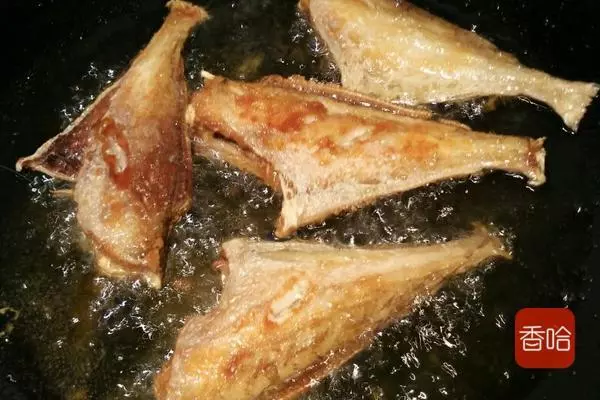 魚這樣做家人吃了都誇讚,魚肉不醒還特鮮,做法簡單一看就會