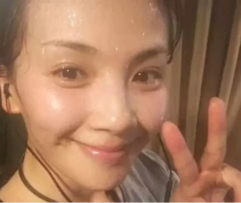 幫劉濤還清3億債務的師父,56歲成圈中大姐,趙本山都禮讓三分