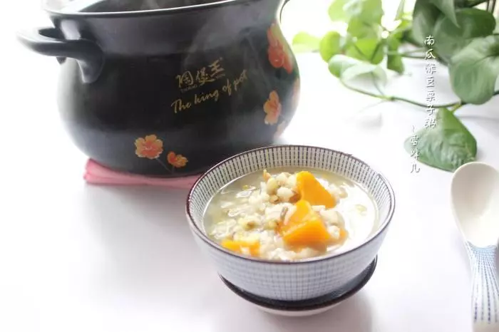砂鍋栗子南瓜粥不愧是養生滋補粥,不僅美味好喝,常喝身體健康