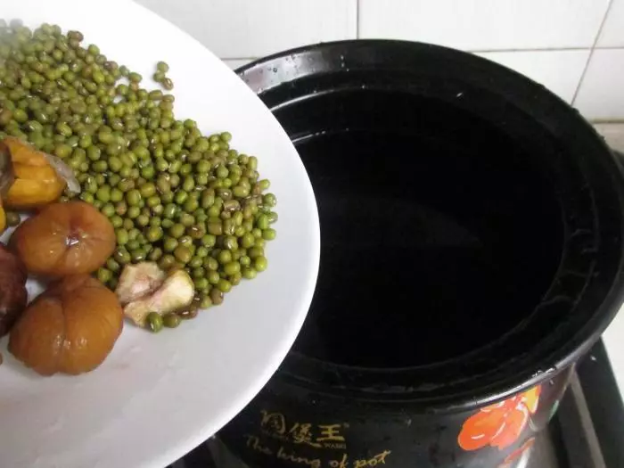 砂鍋栗子南瓜粥不愧是養生滋補粥,不僅美味好喝,常喝身體健康