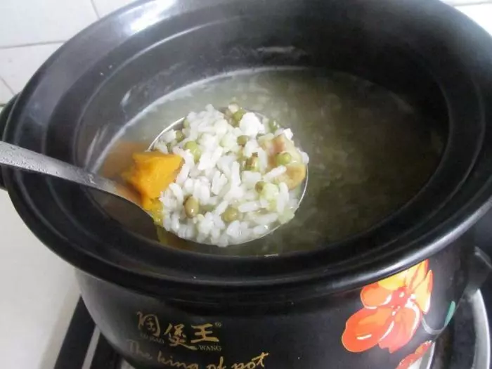 砂鍋栗子南瓜粥不愧是養生滋補粥,不僅美味好喝,常喝身體健康