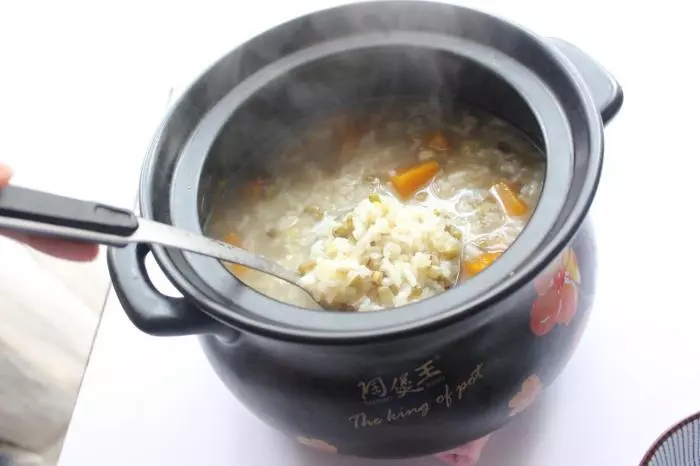 砂鍋栗子南瓜粥不愧是養生滋補粥,不僅美味好喝,常喝身體健康