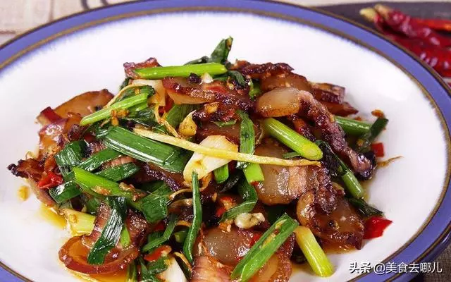 炒臘肉,千萬別直接下油鍋,少了這兩步,難怪臘肉又咸又膩不好吃