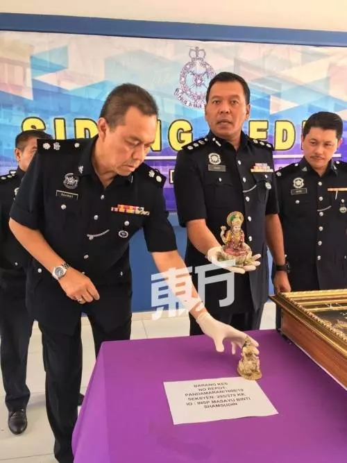 【祈禱室放「拿督公」及興都神像】 巫裔男子終於被捕!曝光了!