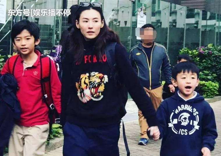 張柏芝為滿足兒子願望,懇求謝霆鋒一起過元宵節,六個字令人心酸!