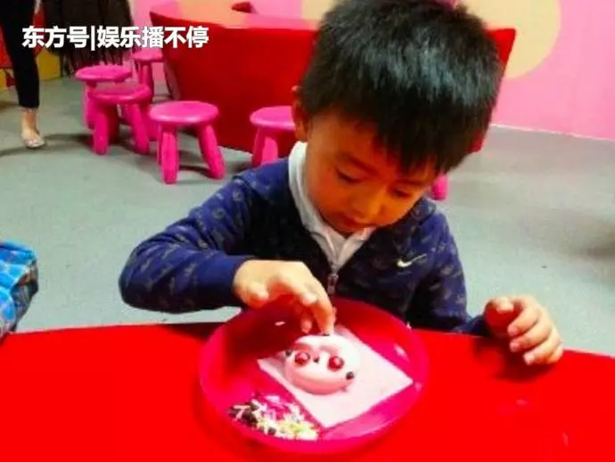 張柏芝為滿足兒子願望,懇求謝霆鋒一起過元宵節,六個字令人心酸!