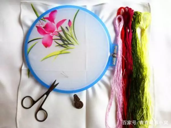 丈夫對妻子百般挑剔,後來丈夫受傷成了癱子,經常對妻子豎大拇指