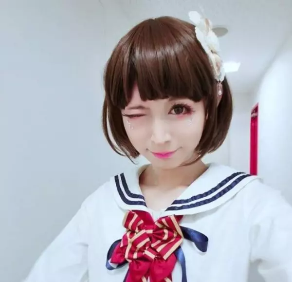 超正「偽娘」在街頭上大跳「熱舞」火辣身材讓人驚豔!但更讓人震撼的是一看他的身分證竟「已經XX歲了!」