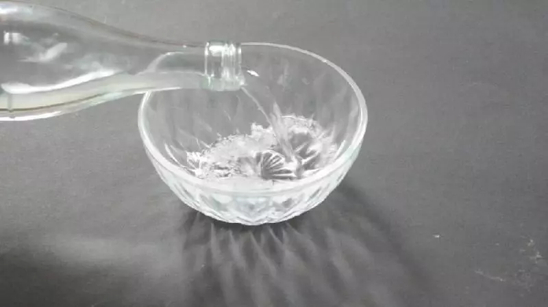 晚上不用點蚊香了!床下放一個「易拉罐」,一整晚都不會有蚊子來咬你 !