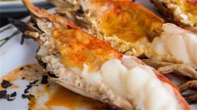 湄公河大蝦入侵,遊客紛紛來釣「巨無霸蝦」,每隻最少1斤重!
