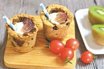 喝完牛奶 連杯子都要「食光」