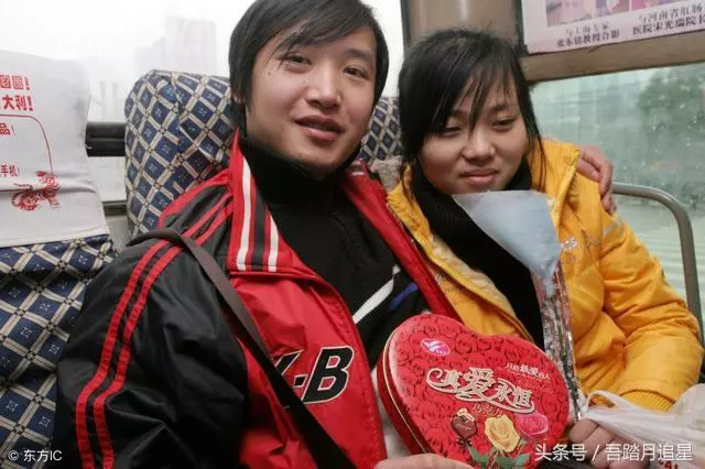 女友帶我回家吃餃子,她母親讓我看水開了沒有,結果我傷心離開
