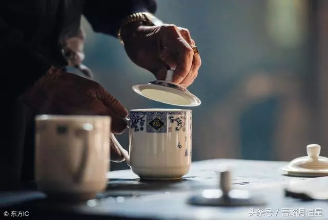女友帶我回家吃餃子,她母親讓我看水開了沒有,結果我傷心離開