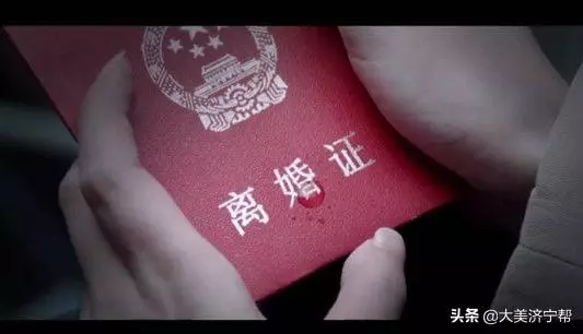 離婚3年,女兒玩俺手機誤給前夫發:我愛你,看到回復俺傻住