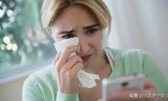 離婚3年,女兒玩俺手機誤給前夫發:我愛你,看到回復俺傻住