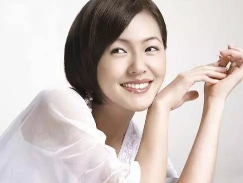 她嫁大16歲老公五年生四胎,還學老外從不坐月子,34歲的她比50歲老公還顯老!