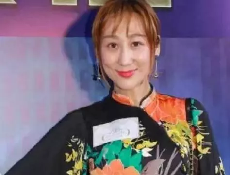 她嫁大16歲老公五年生四胎,還學老外從不坐月子,34歲的她比50歲老公還顯老!