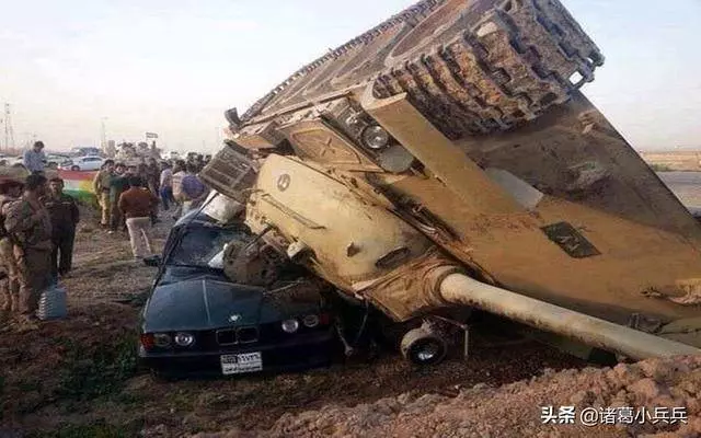 美國坦克翻車無法救援,軍官竟下令擊毀?三聲巨響後場面令人尷尬