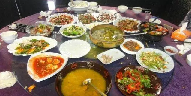 剩飯、剩菜含亞硝酸鹽能致癌?原來你被偽專家騙了這麼久~