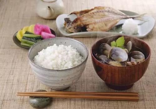 剩飯、剩菜含亞硝酸鹽能致癌?原來你被偽專家騙了這麼久~