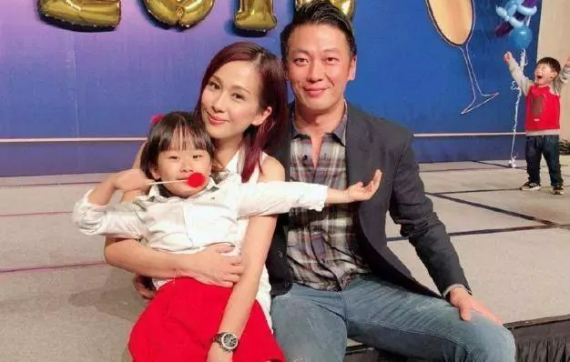 嫁豪門後丈夫被討債,落魄時佘詩曼雪中送炭,今42歲再成豪門闊太