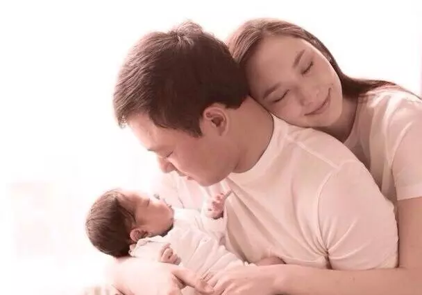  她曾被大小S看不起，如今未婚懷三胎男寶，身價已經幾十億 !