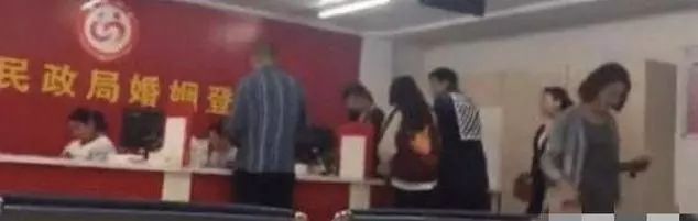 楊冪另尋新歡已領證?領證曝光,男友曝光,對方疑似圈內男?