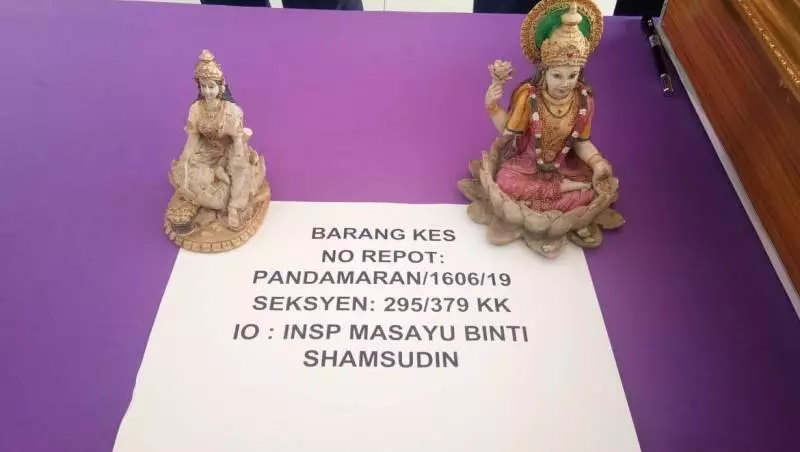 【抓到人了!】在Sembahyang地方放拿督公及興都神的男子已被捕,自揭放神像原因超傻眼!!!