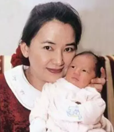 她曾是台灣四大美女之一,當年逼得林青霞自殺, 後戀上黑幫大佬,如今竟然變成了…