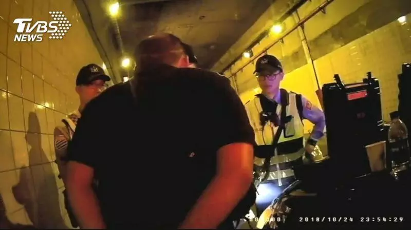 4次離婚都破局!柯以柔當庭「硬起來爭監護權」決不放手,對郭宗坤「出手最大絕招」逼他快投降!