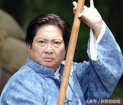 終於知道洪金寶「嘴唇上那道疤」是怎麼來的了!都是年輕時風流的債!如今後悔死了!