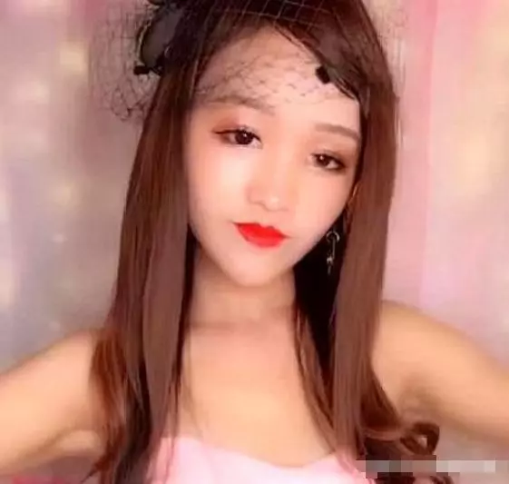 「無眉小姐姐」相親遭嫌棄,化妝後驚艷了,富二代直接表白!