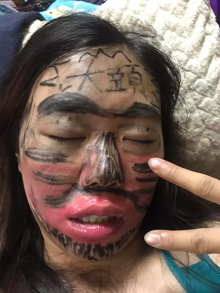 老婆喝爛醉讓他氣到「惡搞畫臉」PO網,沒想到網友挖出「她的真面目」驚覺出乎意料的美!