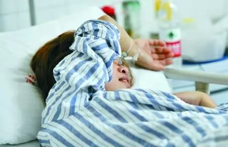重病的婆婆留九十萬給我我偷笑,知道她給大伯的東西我大鬧醫院