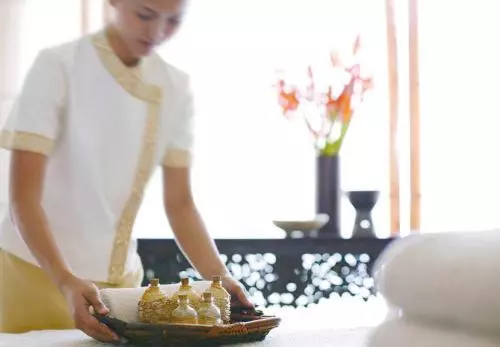 六千工資每個月給我媽四千,結婚時我媽給我一存摺打開一看我笑了