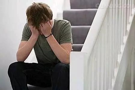女友媽媽嫌我窮不答應婚事,分手幾個月後再見面,她求我娶她女兒