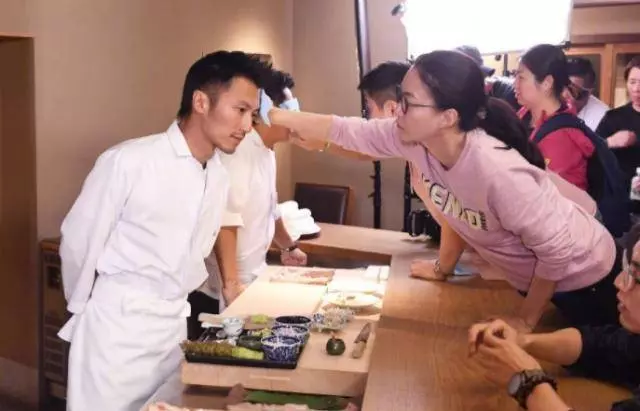 長相酷似王菲,陪在謝霆鋒身邊23年,8歲私生女顏值爆表!