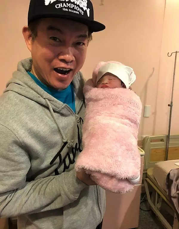 流產2次!康康曝到日本遊玩,老婆回飯店洗澡「掉出仙草」,他安慰:「沒有緣分,留不住...」