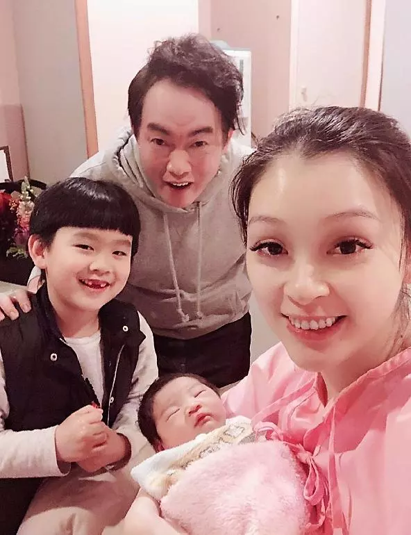 流產2次!康康曝到日本遊玩,老婆回飯店洗澡「掉出仙草」,他安慰:「沒有緣分,留不住...」