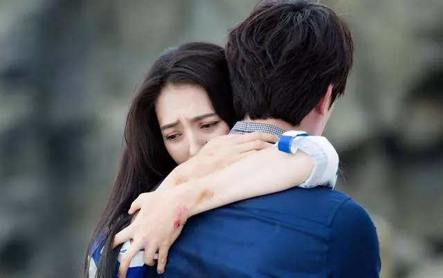 離婚後前夫娶了閨蜜,他們孩子過滿月我送上驚喜,他們果然鬧起離婚