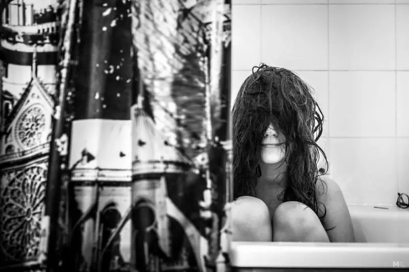 「我一直想拍我的女友,但她就是不讓我拍」,結果拍出的照片讓網友們全笑翻啦~