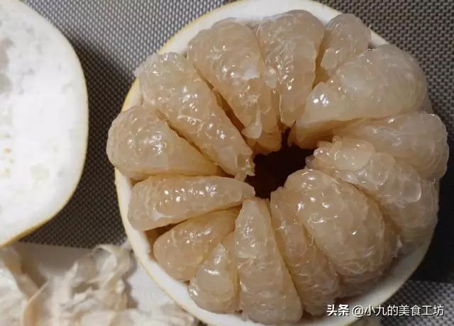 2分鐘巧剝柚子:僅需簡單3刀,不留一點白瓤,待客超級有面子!