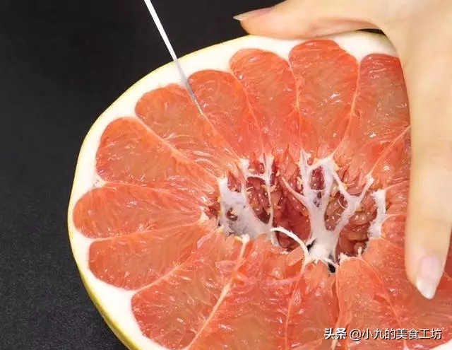 2分鐘巧剝柚子:僅需簡單3刀,不留一點白瓤,待客超級有面子!