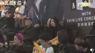 鄭伊健演唱會秀高難度舞功,網友:你真的已經51歲了嗎?