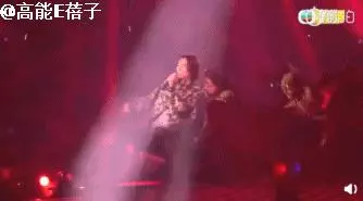 鄭伊健演唱會秀高難度舞功,網友:你真的已經51歲了嗎?