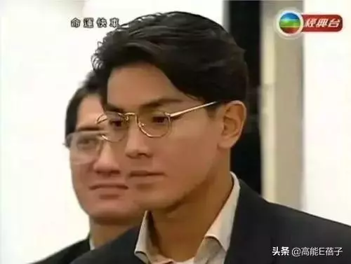 鄭伊健演唱會秀高難度舞功,網友:你真的已經51歲了嗎?